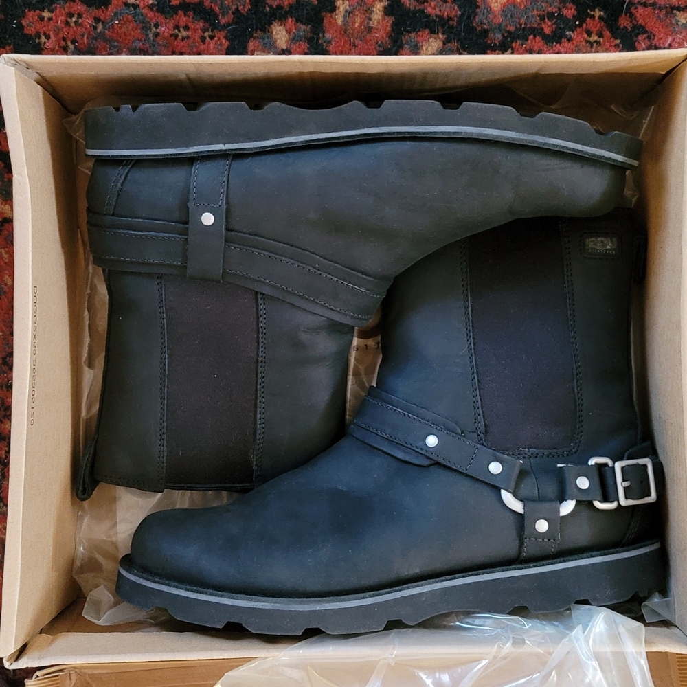 UGG Driskill Boots 11.5